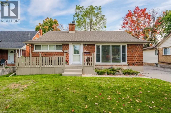 15 EDINBURGH Road Unit# Lower, Kitchener, Ontario N2B1M4