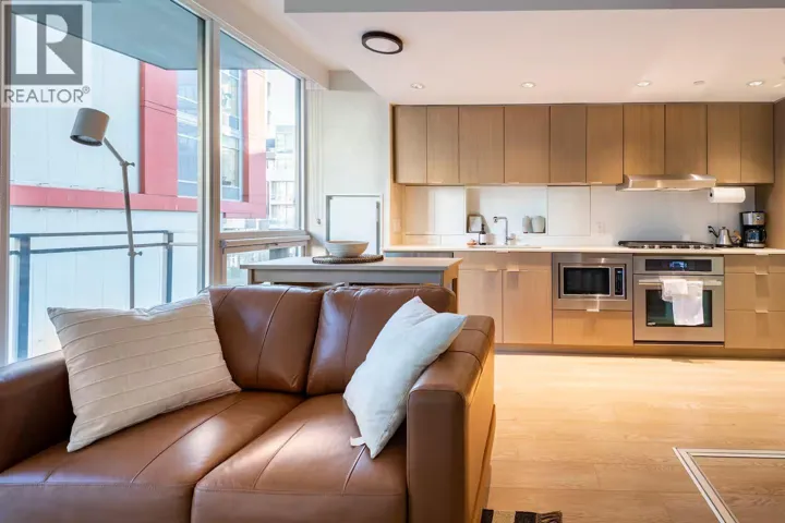 303 111 E 1ST AVENUE, Vancouver, British Columbia V6A0E9