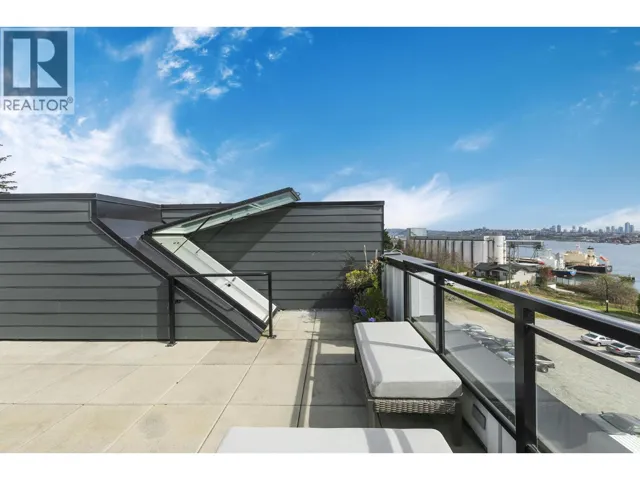 356 555 E 2ND STREET, North Vancouver, British Columbia V7L1E1