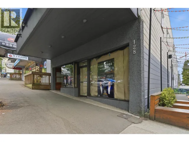 128 LONSDALE AVENUE, North Vancouver, British Columbia V7M2E8