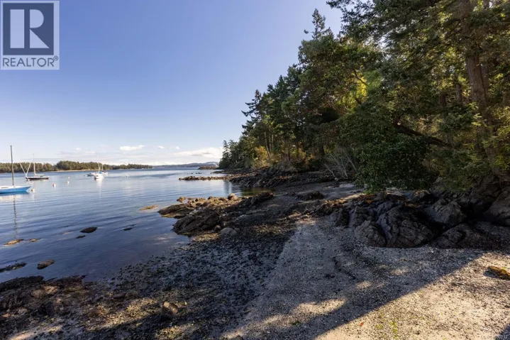 2220 Dolphin Rd, North Saanich, British Columbia V8L5Y7