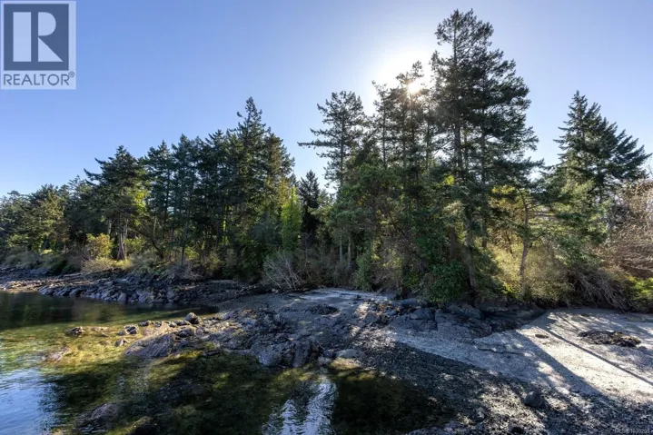 2218 Dolphin Rd, North Saanich, British Columbia V8L5Y7