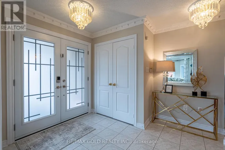 1 SPRUCELANDS AVENUE, Brampton (Sandringham-Wellington), Ontario L6R1M5