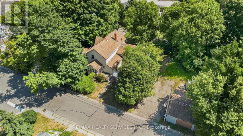 2 PARSONS AVENUE, Caledon (Caledon East), Ontario L7C1G1