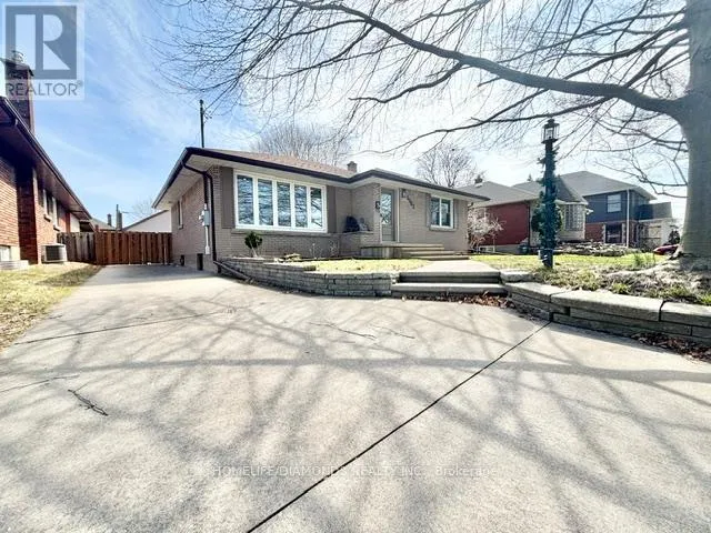 6902 DELL AVENUE, Niagara Falls (Arad/Fallsview), Ontario L2G4V8