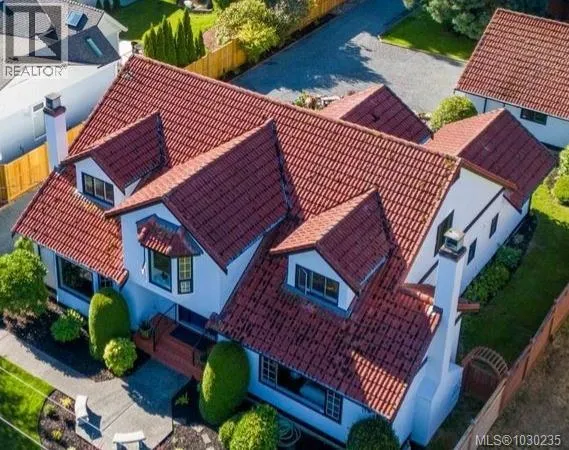 158 Crescent Rd E, Qualicum Beach, British Columbia V9K1L6