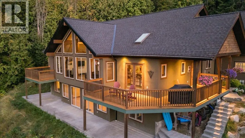 3213 VINDUSKY Road, Nelson, British Columbia V1L6X7