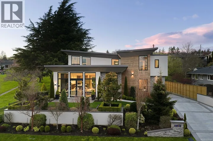 2324 Middowne Rd, Oak Bay, British Columbia V8R3K5