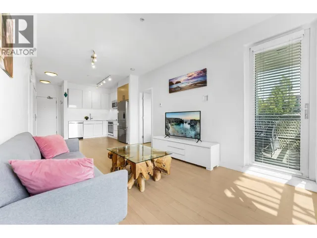 211 1621 HAMILTON AVENUE, North Vancouver, British Columbia V7P0B7