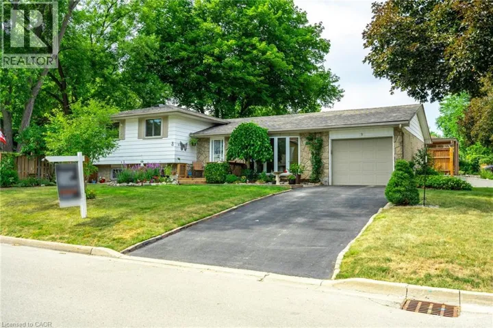 82 TURNBULL Road, Dundas, Ontario L9H3W9