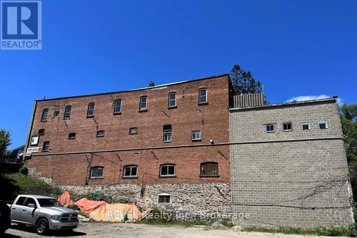 75 MANITOBA STREET, Bracebridge (Macaulay), Ontario P1L2B2