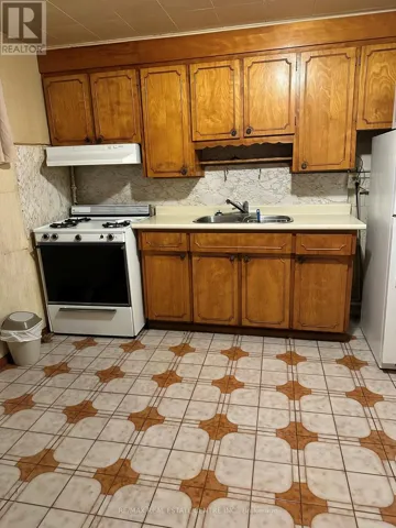 82 SHARPECROFT BOULEVARD, Toronto (York University Heights), Ontario M3J1P4