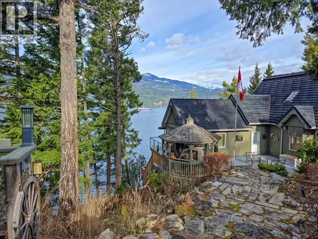 17222 Pilot Bay Road, Kootenay Bay, British Columbia V0B1E0