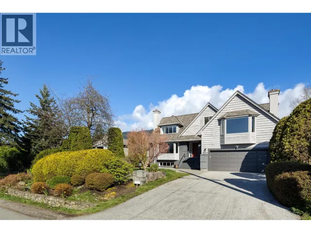 2323 INGLEWOOD AVENUE, West Vancouver, British Columbia V7V1Z9