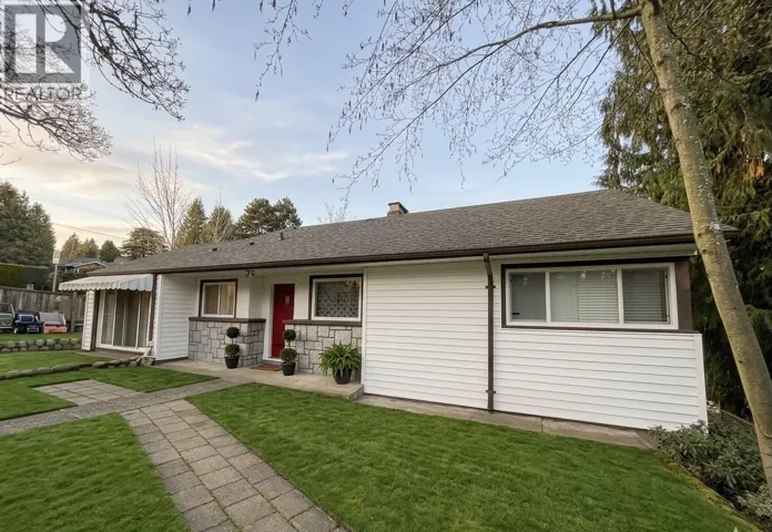 790 15TH STREET, West Vancouver, British Columbia V7T2S8