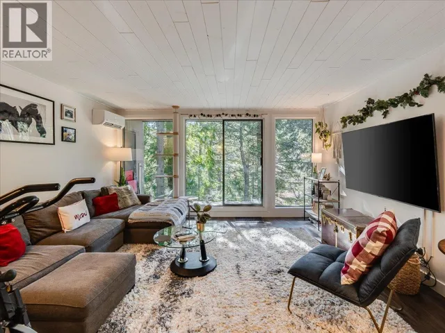 4 Monashee Place, Rossland, British Columbia V0G1Y0