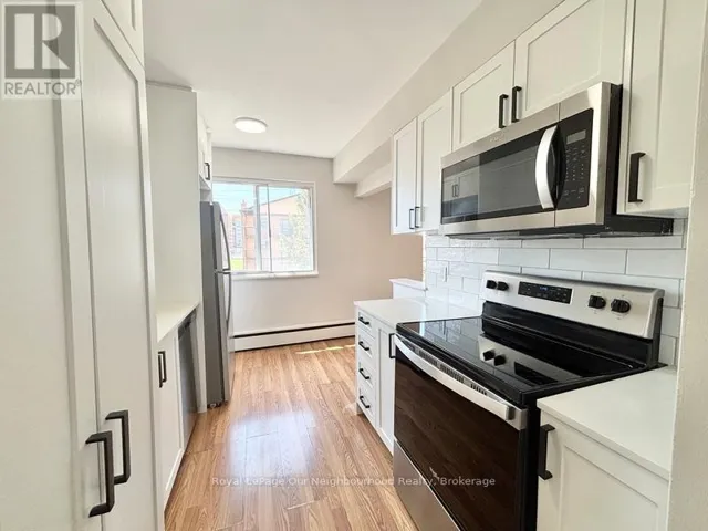 6 - 10 WEST PARK AVENUE, Hamilton (Ainslie Wood), Ontario L8S3M3