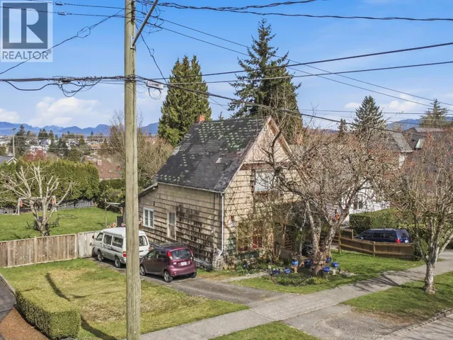 235 DURHAM STREET, New Westminster, British Columbia V3L1X4