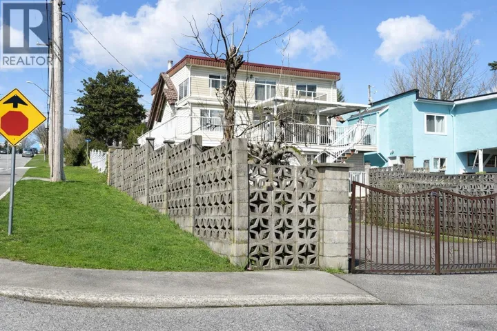 1728 SEVENTH AVE, New Westminster, British Columbia V3M2K8