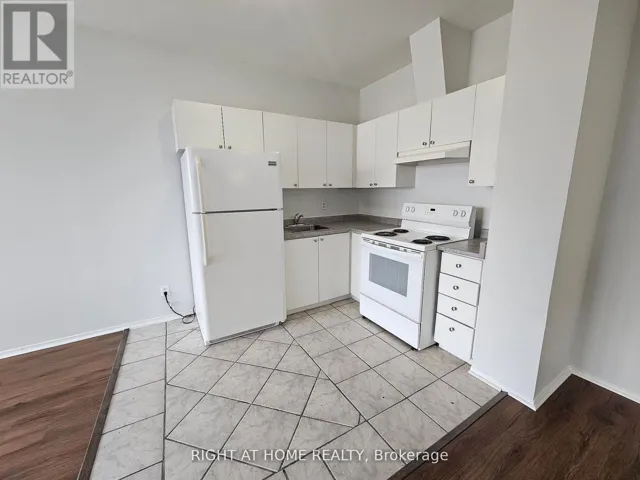 302 - 1801 EGLINTON AVENUE W, Toronto (Oakwood Village), Ontario M6E2H7
