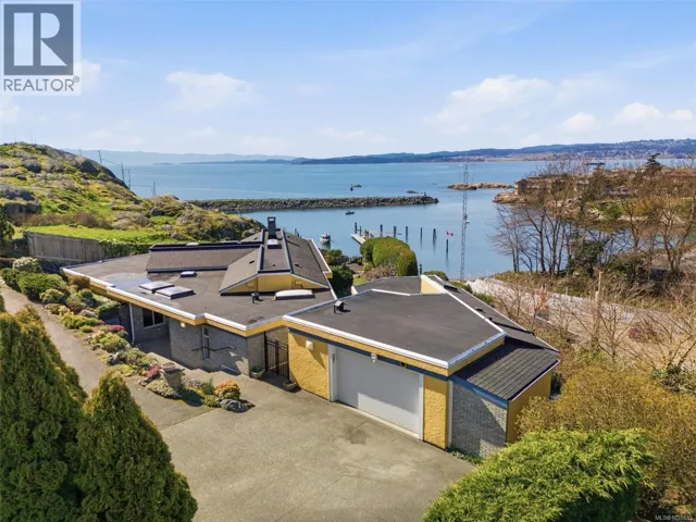 312 Clifton Terr, Esquimalt, British Columbia V9A5X9