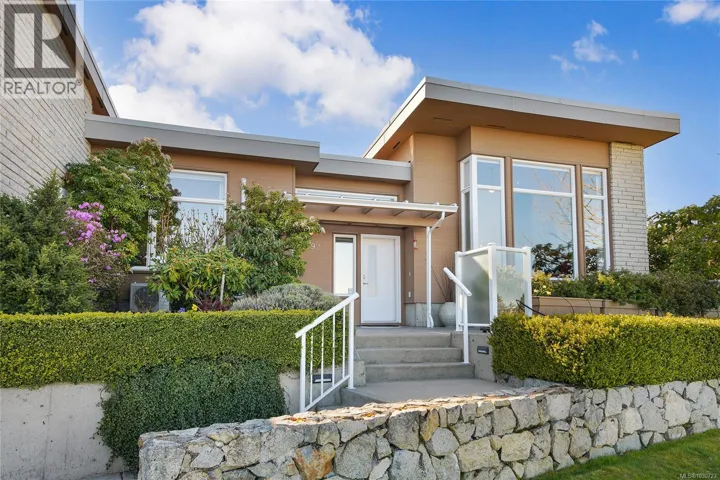 5392 Sayward Hill Cres, Saanich, British Columbia V8Y3H8