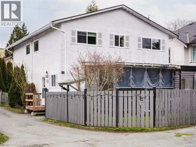 1119 Wychbury Ave, Esquimalt, British Columbia V9A5K9