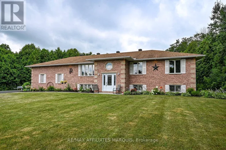 14 SOUTH POINT DRIVE, Rideau Lakes, Ontario K7A4S5