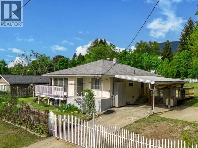 3404 4th Avenue, Castlegar, British Columbia V1N2T3