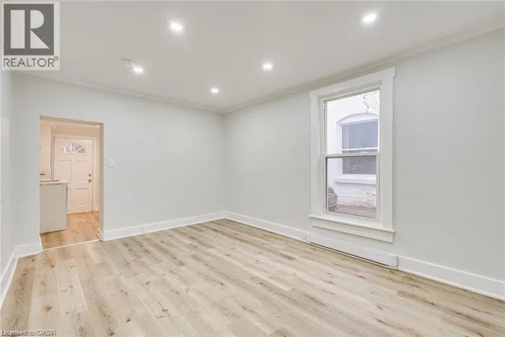 33 ALBION Street Unit# Lower, Brantford, Ontario N3T3L9