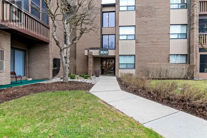 214 - 300 EVERGLADE CRESCENT, London North (North P), Ontario N6H4P8