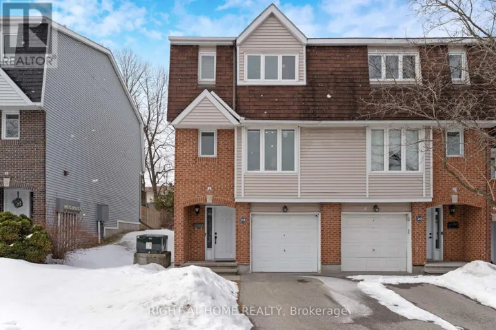 22 ALMOND LANE, Ottawa, Ontario K2L3T3