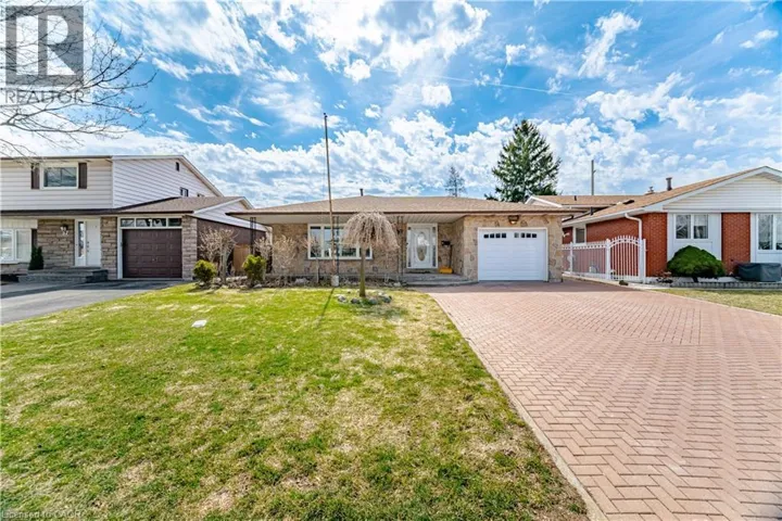 39 DARLINGTON Drive, Hamilton, Ontario L9C2L8