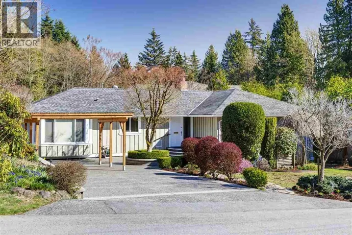 1140 SINCLAIR STREET, West Vancouver, British Columbia V7V3W2