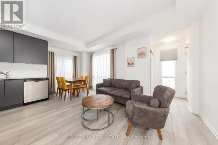 2 - 18 LYTHAM GREEN CIRCLE, Newmarket (Glenway Estates), Ontario L3Y0H4