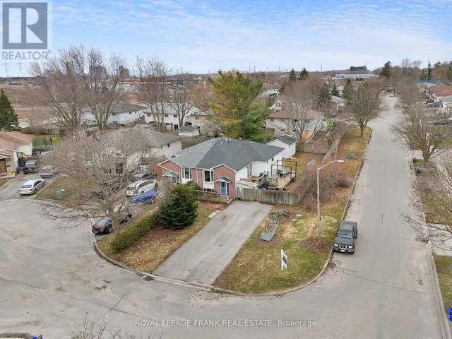2 FAIRBAIRN COURT S, Clarington (Bowmanville), Ontario L1C4K9