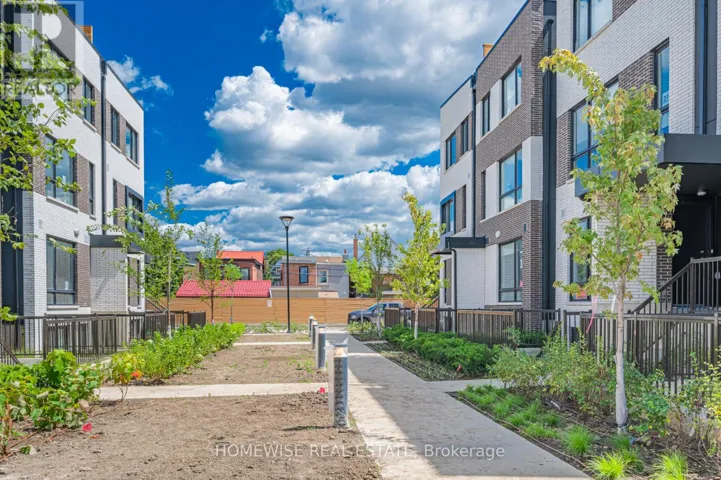 TH8 - 20 ED CLARK GARDENS, Toronto (Weston-Pellam Park), Ontario M6N0B5