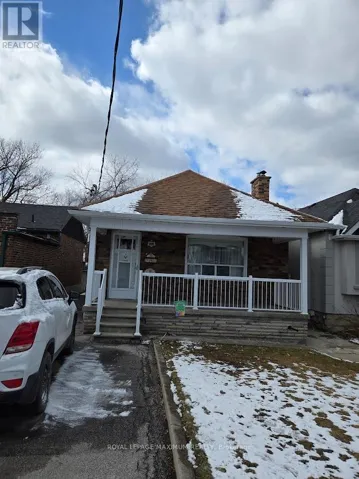 26 LANDOUR AVENUE, Toronto (Keelesdale-Eglinton West), Ontario M6M4J4