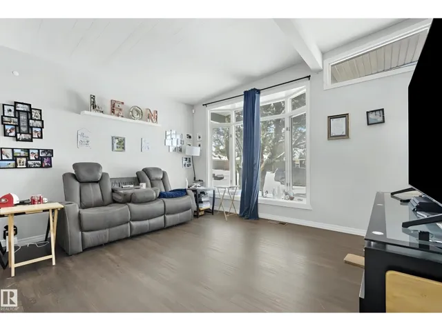 9043 52 ST NW, Edmonton, Alberta T6B1G1