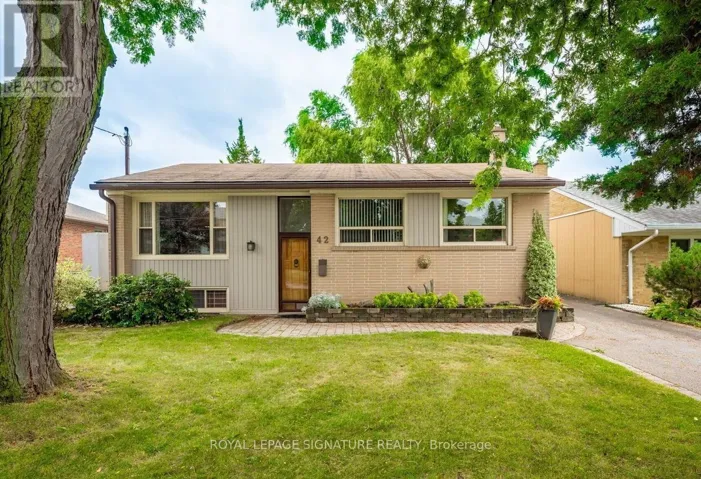 MAINFLOOR - 42 JUBILEE CRESCENT, Toronto (Humberlea-Pelmo Park), Ontario M9M1L3