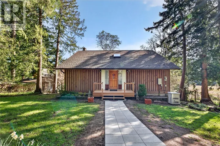 111 Baker Rd, Salt Spring, British Columbia V8K2N6