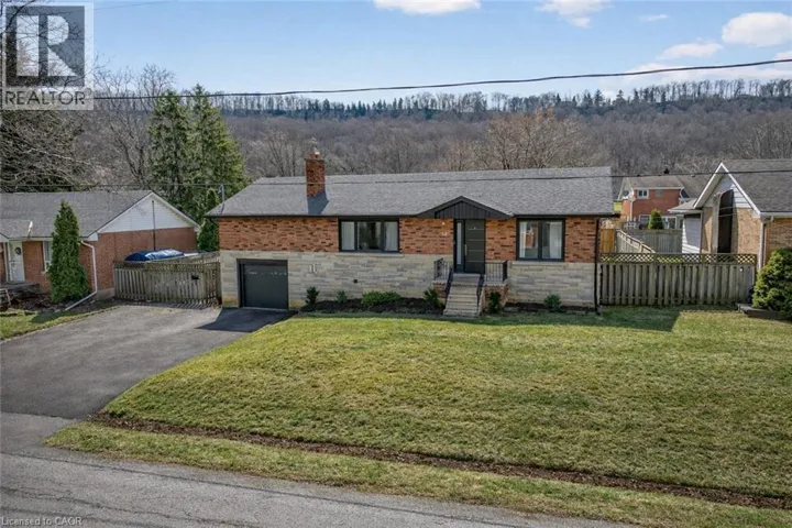 22 HAZELWOOD Avenue, Grimsby, Ontario L3M1K1