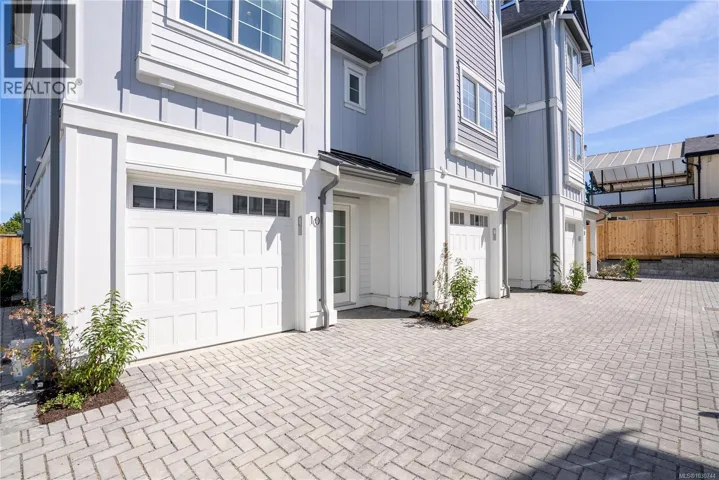 U8 3907 Cedar Hill Rd, Saanich, British Columbia V8P3Z8