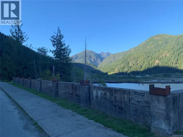 555 Maquinna Dr S, Tahsis, British Columbia V0P1X0