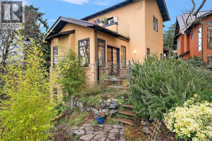 3 849 Dunsmuir Rd, Esquimalt, British Columbia V9A5B8