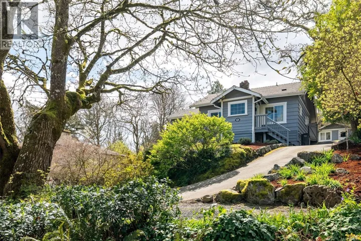 981 Violet Ave, Saanich, British Columbia V8Z2R7