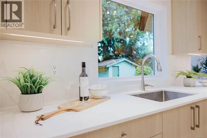 5180 Rutli Meadows Pl, Saanich, British Columbia V8Y1X6