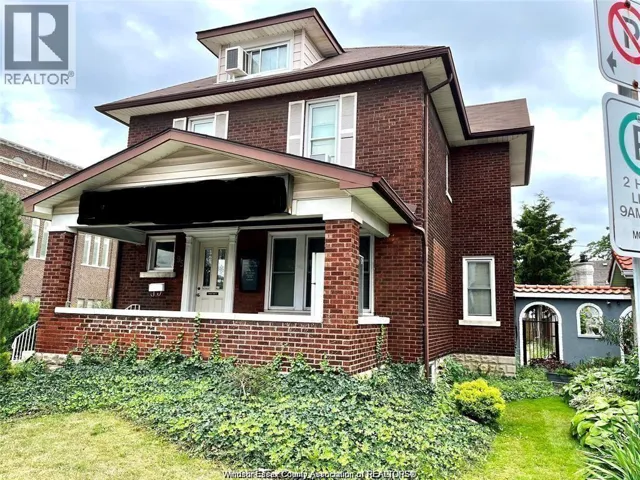 95 GILES BOULEVARD East, Windsor, Ontario N9A4B8