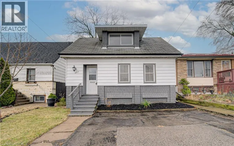 227 EAST 23RD Street, Hamilton, Ontario L8V2X2