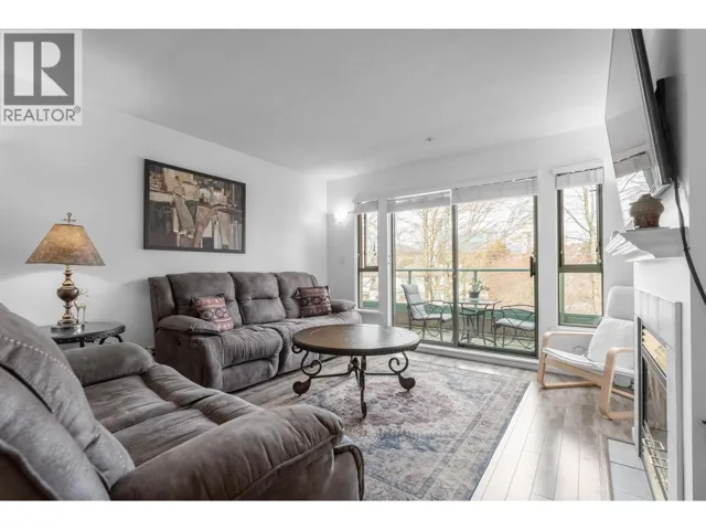 P12 223 MOUNTAIN HIGHWAY, North Vancouver, British Columbia V7J3V3